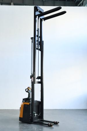 Самоходный штабелер с платформой QES16P-45 li-ion 3F450
