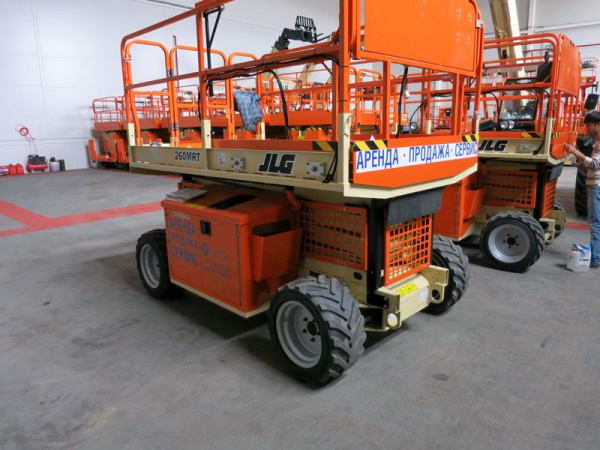 Ножничный подъемник JLG 260MRT