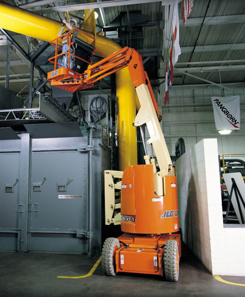 Коленчатый подъемник JLG E300AJ