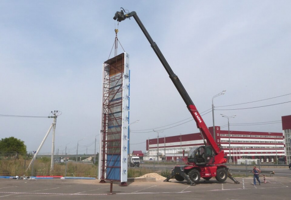 Поворотный телескопический погрузчик MAGNI RTH 8.25