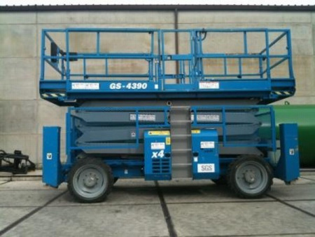 Ножничный подъемник GENIE GS-4390 RT